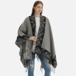 Cape avec franges détaillées