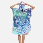 Poncho élégant avec motifs méditatifs