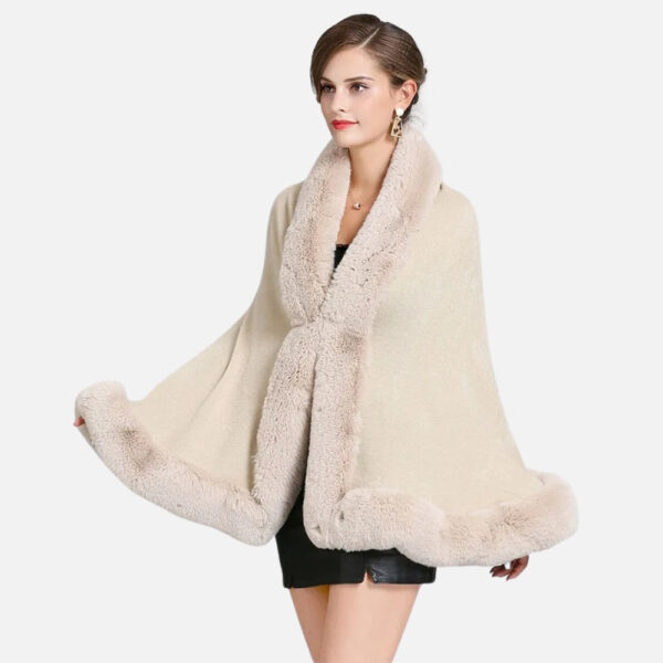 poncho en fourrure beige