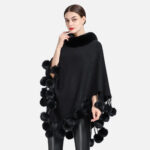 poncho à pompon