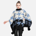 poncho avec pompon