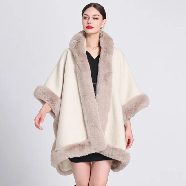 cape beige femme élégante
