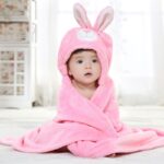 Cape enfant avec oreilles de lapin