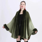 Cape moderne en fourrure