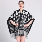 motifs pieds-de-poule cape