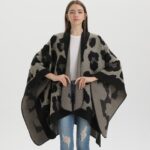 motif léopard Cape Femme