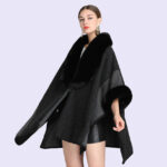 femme avec cape fourrure