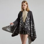 Chic Gilet Poncho