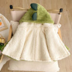 Poncho bébé vert avec crêtes