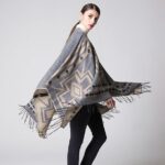 franges élégantes poncho