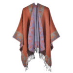 Vêtement poncho féminin
