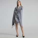 poncho avec motifs floraux