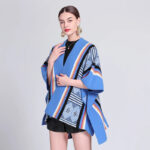 Poncho avec motifs colorés