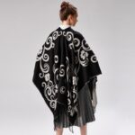 poncho avec motifs floraux