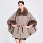 Poncho élégant fausse fourrure