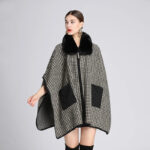 poncho avec col en fourrure