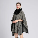 cape avec motif pied-de-poule