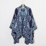 Poncho masculin au design géométrique