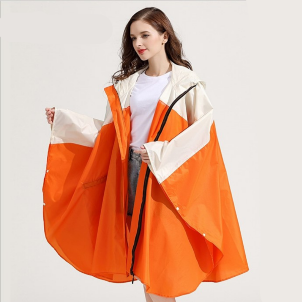 poncho pluie orange et beige