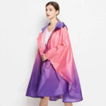 Poncho avec capuche ajustable