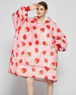 poncho polaire avec motifs de fraises