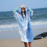 poncho artistique pour surf