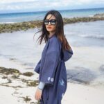 Poncho Surf Shark à la plage