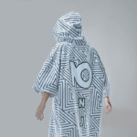 poncho marine pour surfeurs