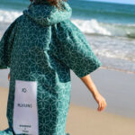 Poncho Surfing transition plage